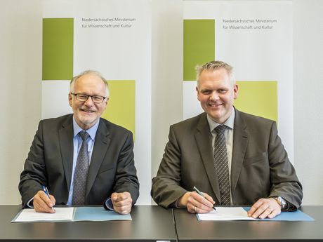 Unterzeichnung der Zielvereinbarung 2019. Foto: MWK/Stefan Koch