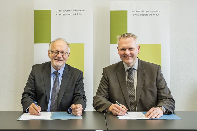 Unterzeichnung der Zielvereinbarung 2019. Foto: MWK/Stefan Koch