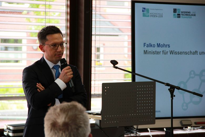 Wissenschaftsminister Falko Mohrs bei der Eröffnung des Forschungsforums.