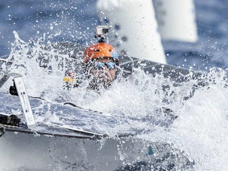 Das Solarboot "Sunderbird" der Hochschule Emden/Leer mit Fahrer Tim Schütte Das Solarboot "Sunderbird" der Hochschule Emden/Leer mit Fahrer Tim Schütte