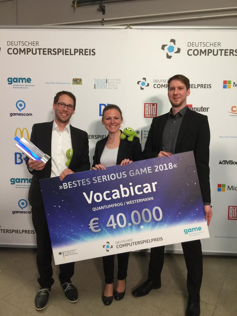 (v.l.): Hendrik Rump, Geschäftsführer Quantumfrog GmbH, Alena Langhans, Westermann Verlag, Andreas Schnepper, Quantumfrog GmbH. 