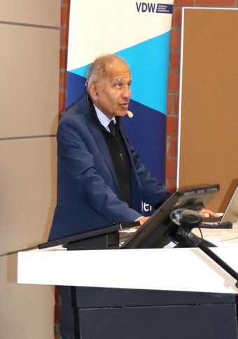 Prof. Dr. Mojib Latif beim Emder Vortrag 2023