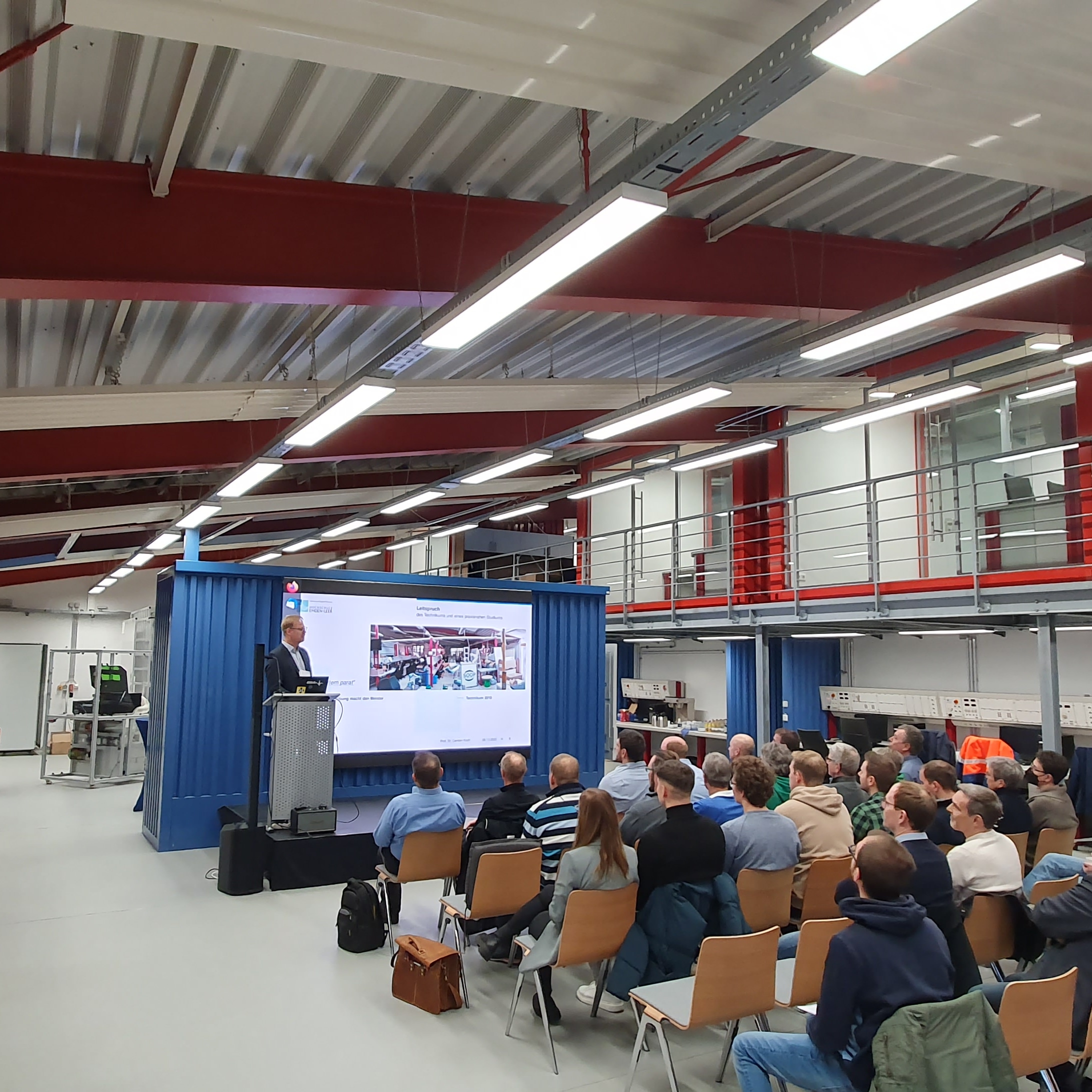 Das Montagskolloquium im neuen Technikum. Foto: Grunau Das Montagskolloquium im neuen Technikum. Foto: Grunau